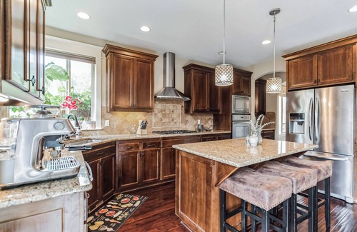 Cedar Hills Casa | Spacious, private, 5 bedrooms 3 full bath House near Portland downtown