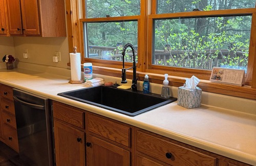 Tylersville Cabina | Spacious Private 9 bedroom lodge AC, hot tub, fire pit, fire place, 212 acres