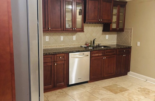 Suwanee Casa | Spacious Private Basement Apartment in Upscale Gated Community