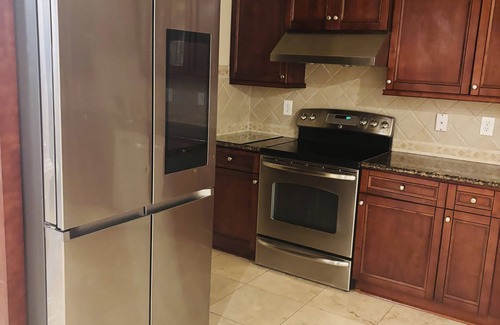Suwanee Casa | Spacious Private Basement Apartment in Upscale Gated Community