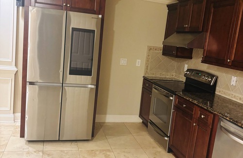 Suwanee Casa | Spacious Private Basement Apartment in Upscale Gated Community