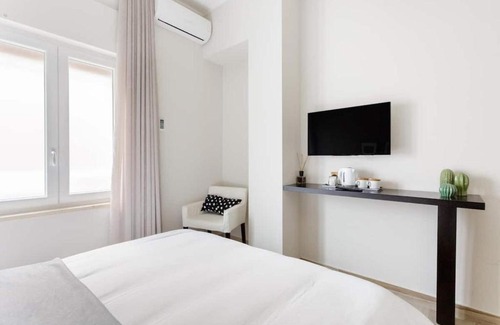 Tanjung Priok Casa | Spacious Private Ensuite Room for 3 people