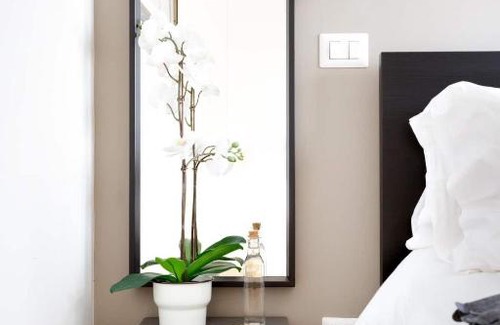 Tanjung Priok Casa | Spacious Private Ensuite Room for 3 people