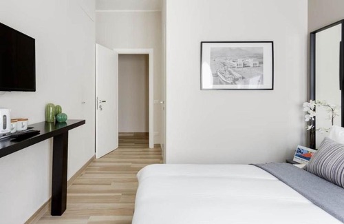Tanjung Priok Casa | Spacious Private Ensuite Room for 3 people