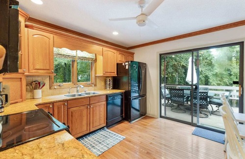 Anderson Casa | Spacious & Private Lakefront Retreat Near Clemson!