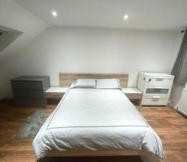 South Norwood Casa | Spacious Private Room in Vibrant South London