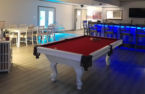 Oak Ridge Casa | Spacious, private retreat - hot tub, firepit, pool table, dry sauna, patio
