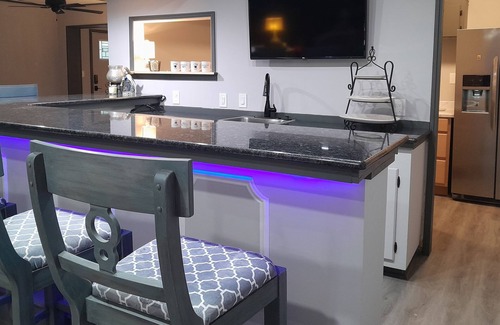 Oak Ridge Casa | Spacious, private retreat - hot tub, firepit, pool table, dry sauna, patio