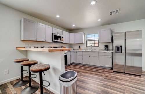 Blanco Cabina | Spacious property with four cabins, decks, grills, & open layouts - dog-friendly