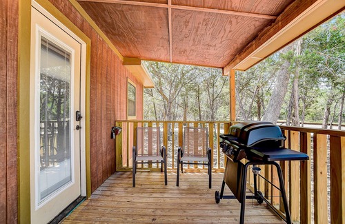 Blanco Cabina | Spacious property with four cabins, decks, grills, & open layouts - dog-friendly