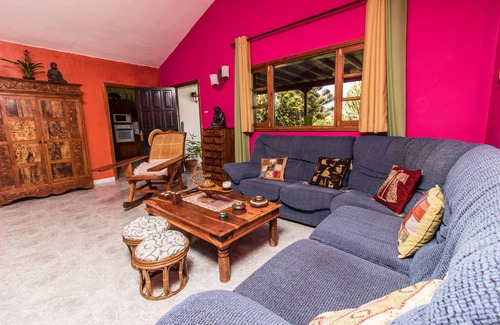 Guime Chalet De Esquí | casa amplia, tranquila con piscina climatizada y gran jardín.