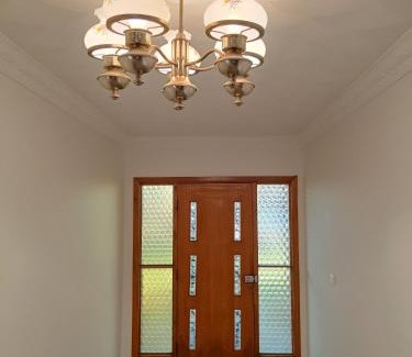 Merrylands Casa | Spacious Queen Room in Large Merrylands Home with Sofa Bed - M2