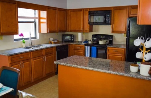 Leesburg Apartamento | Spacious Quiet 2 BR / 2BA Apartment Close to Beacon College & Downtown