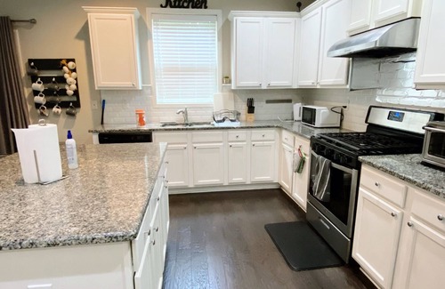 Lawrenceville Casa | Spacious, quiet 4 br 🏡 1 mile to DT Lawrenceville