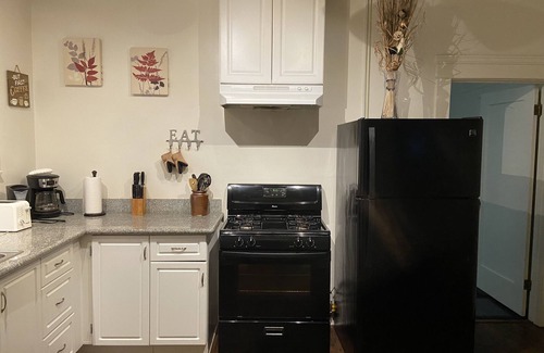 Civic Center Apartamento | Spacious, Quiet, Peaceful One Bedroom Retreat -10 mins from UOP, Lodi Wineries!
