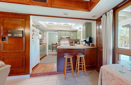 Brushy Creek Casa | Spacious, quiet suburban home on two acres with backyard pool, balcony, & pond