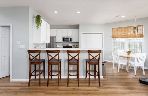 Silver Lake Casa | Spacious & Quiet Vacation Getaway, 15 Min to Beach