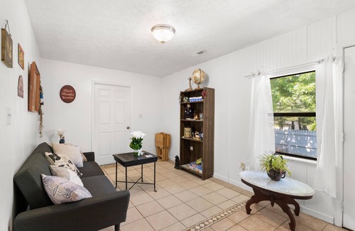 Kodak Casa | Spacious, quite neighborhood, clean and convenient
