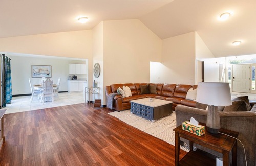 New Baltimore Casa | Spacious Ranch with 4BR/2BA – Prime Location