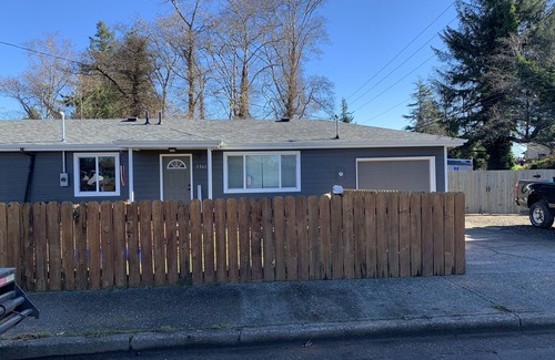 North Bend Casa | Spacious ranch with lots of parking, pet friendly, partial bay view.