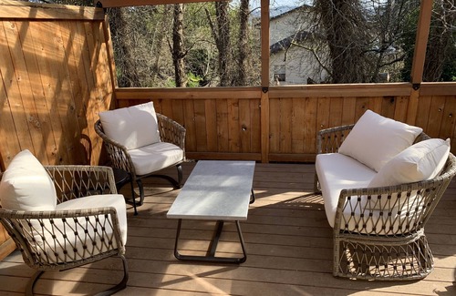 North Bend Casa | Spacious ranch with lots of parking, pet friendly, partial bay view.