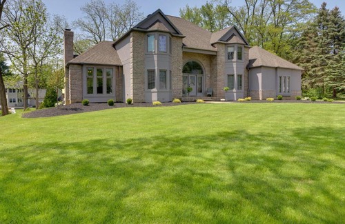 Amherst Casa | Spacious Refuge with Private Pool and Outdoor Bar!