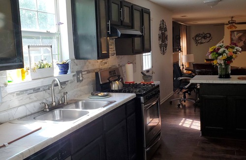 Jonesboro Casa | Spacious, Relaxing, Fun Home away from Home. sleeps up to 10