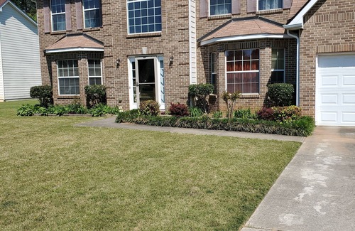 Jonesboro Casa | Spacious, Relaxing, Fun Home away from Home. sleeps up to 10