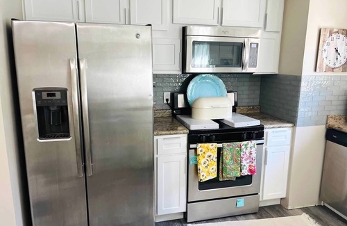Mishawaka Casa | Spacious remodeled ranch with kitchen extras. Fenced-in backyard, pets welcome.