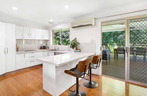 Emerald Beach Casa | Spacious, renovated semi rural 3BR house close to beach