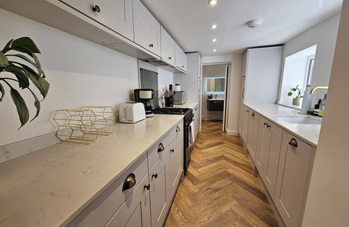 Addison Apartamento | Spacious & Renovated 1-bed Garden Flat in London
