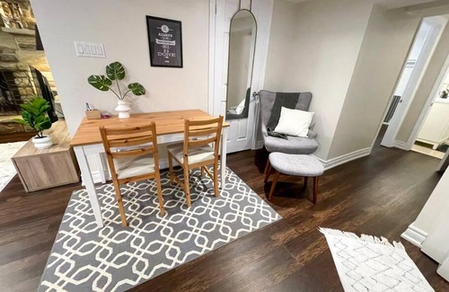 Wexford - Maryvale Apartamento | Spacious & Renovated 1BD Suite w/parking