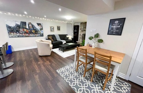 Wexford - Maryvale Apartamento | Spacious & Renovated 1BD Suite w/parking
