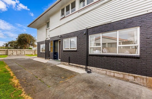 Greenlane - Ellerslie Casa | Spacious, freshly renovated 3BR Ellerslie unit!