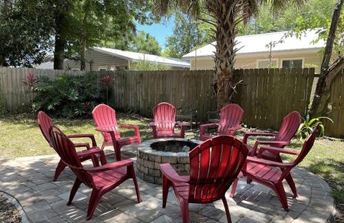 Lincolnville Casa | Spacious renovated 4br downtown home w firepit sleeps 8+