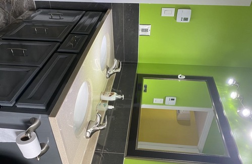 Laval Apartamento | Spacious, renovated 6 1/2