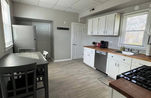 Front Park Casa | Spacious & Renovated Buffalo Home in 5 Points- Parking, AC, Wifi, and more