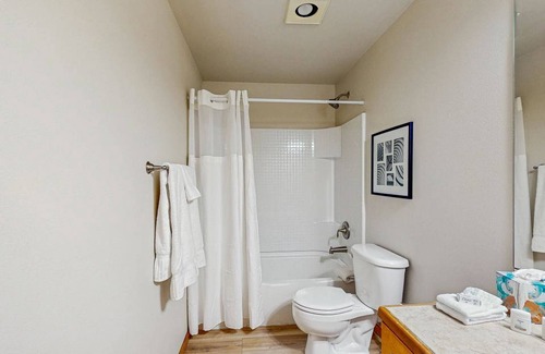 Atlantic Casa | Spacious Renovated Getaway Near Downtown Seattle & Stadiums
