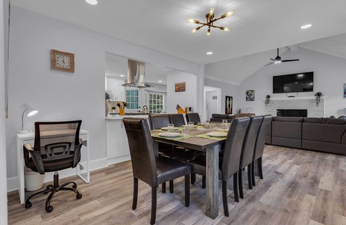Lilburn Casa | Spacious renovated two-story home w/AirHockey,FoosballTable,HotTub &SUMMER:Pool