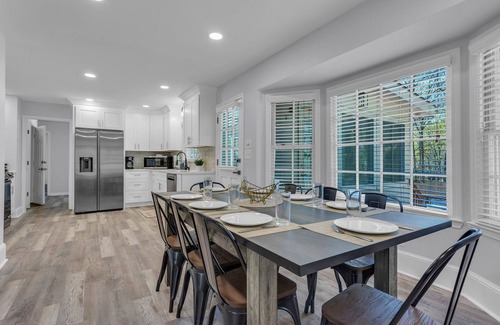 Lilburn Casa | Spacious renovated two-story home w/AirHockey,FoosballTable,HotTub &SUMMER:Pool