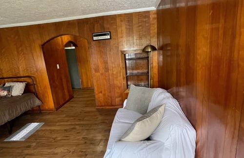 Middlesboro Casa | Spacious Renovated Ranch Retreat near Tackett Creek & Cumberland Gap Park, & LMU