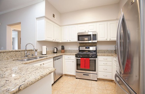 Scripps Ranch Condominio | Amplio complejo turístico condominio de 2bed / 2bath comunidad con garaje!