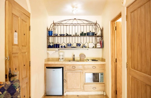 Colonia El Progreso Apartamento | Spacious Resort Suite with Terrace