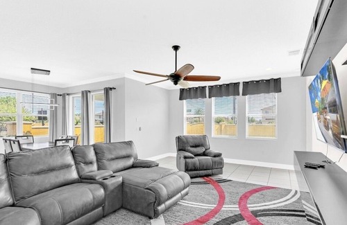 St Johns River Estates Casa | Spacious Resort-Style Getaway by St. Johns River!
