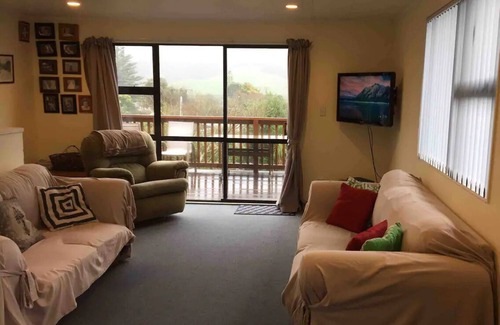 Whiritoa Casa | Spacious retreat, 1 minute walk to beach