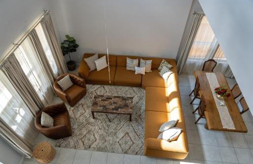 Manchaca Casa | Spacious Retreat - 3 King Beds - Free Parking