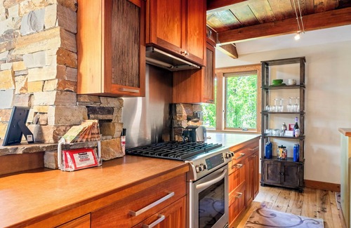 Sisters Apartamento | Spacious retreat for reunions, friends, family, and business