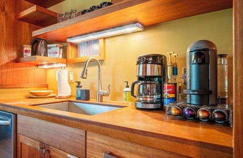 Sisters Apartamento | Spacious retreat for reunions, friends, family, and business