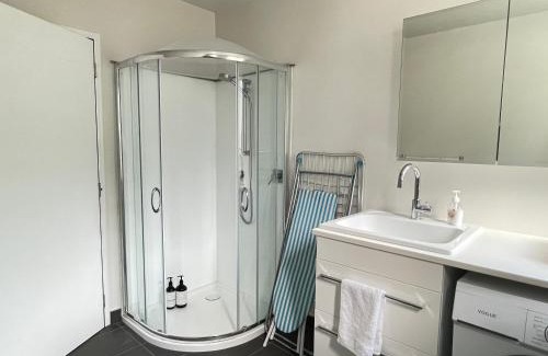 Johnsonville Casa | Spacious Retreat near Ferry & Mall