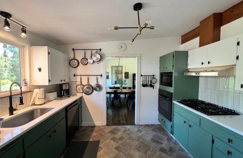 Esperance Casa | Spacious Retreat w/Hot Tub. Perfect for Families